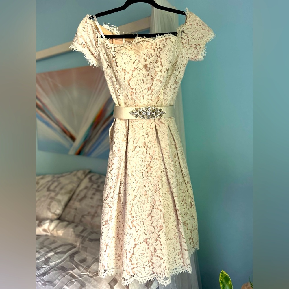 Eliza J - Ivory Lace Dress size 4